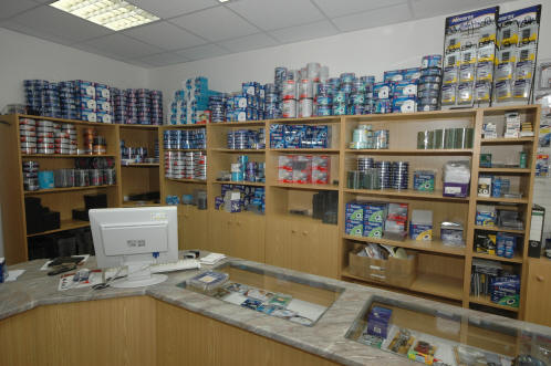 Prodejna DigiHel v Plzni - interiér obchodu a nabízený sortiment